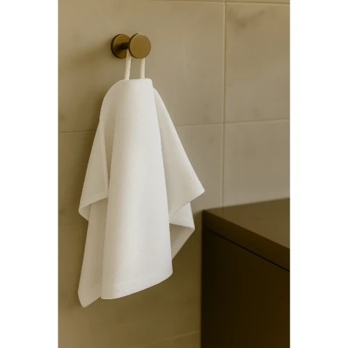 recznik-frotte-30x50-biały-na-wieszaku-bawelna-500g-miekkki-chlonny.webp