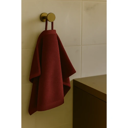 recznik-frotte-30x50-bordo-na-wieszaku-bawelna-500g-miekkki-chlonny.webp