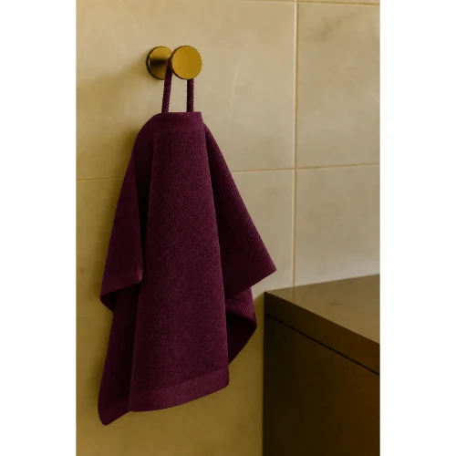 recznik-frotte-50x100-bordo-na-wieszaku-bawelna-500g-miekkki-chlonny.webp