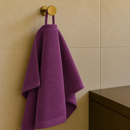 recznik-frotte-50x100-fioletowy-na-wieszaku-bawelna-500g-miekkki-chlonny.webp