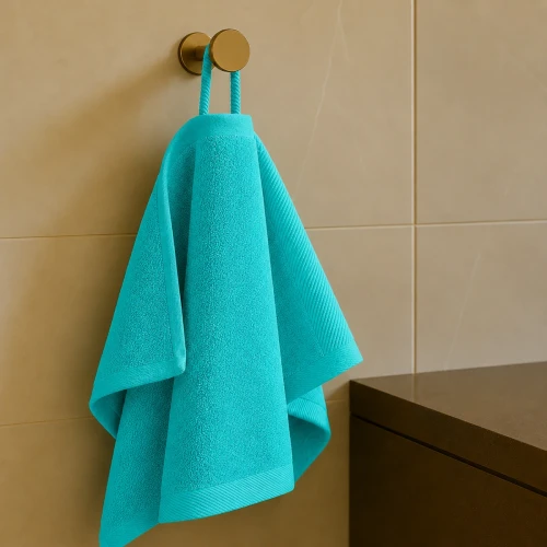 recznik-frotte-50x100-turkusowy-na-wieszaku-bawelna-500g-miekkki-chlonny.webp